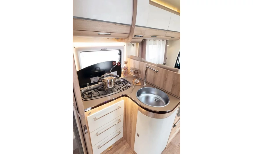 Gáz vagy elektromos grillsütőt válasszunk a lakóautó konyhájába? 